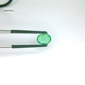Piedra suelta de esmeralda zambiana de grado 3A, corte ovalado, 1.24 ct, gema verde natural, 9.10x6.90x3.40 mm, ideal para joyería personalizada. - Product Image 2