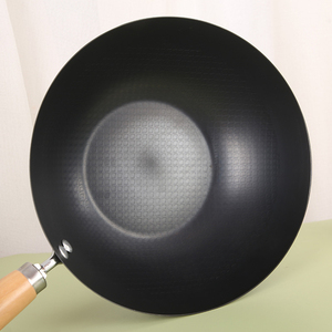Wok antiadhésif de haute qualité avec corps en aluminium premium, revêtement de surface durable et excellente rétention de chaleur - Product Image 4