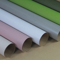 Rouleau de papier kraft compostable écologique de couleur naturelle, résistant à l'humidité, pour l'emballage de bouquets de fleurs fraîches, gravure de logo personnalisée