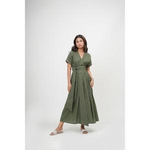 Robe longue en lin vert olive coupe trapèze avec col en V, manches courtes, ceinture à nouer et poches – Style simple et confortable pour femme, idéale pour l'été - Product Image 6