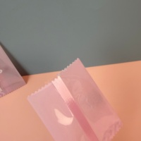 Petit sachet transparent à bords dentelés, conception personnalisée, sac à fermeture arrière imprimé pour biscuits, emballage alimentaire, emballage de bijoux