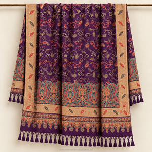Châle long en laine rose pâle de qualité supérieure pour l'automne, style musulman, doux et agréable au toucher, avec un magnifique motif floral et une bordure somptueuse. - Product Image 1