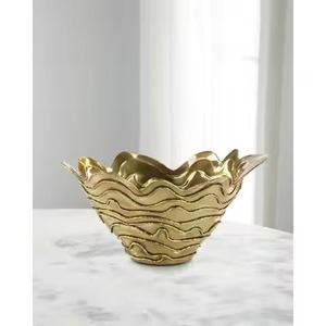 Bol en aluminium coulé doré à bord ondulé, fait main, poli, décoratif et élégant, plat de service - Product Image 1