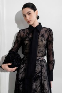 Blouses et chemises pour femmes de haute couture, support ODM, HAUTE LACE TOP FLORAL, coupe ajustée, en dentelle résille, élégantes, WhiteAnt - Product Image 5
