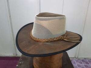 Sombrero de vaquero marrón de malla transpirable para verano, estilo western, con ala ancha de cuero, para equitación y actividades al aire libre - Product Image 5