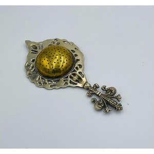Passoire à thé vintage en métal doré, design élégant, qualité supérieure, au prix le plus bas. - Product Image 2