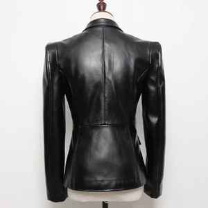 Blazer en cuir classique pour femme : Durabilité intemporelle, élégance raffinée, finition mate et brillante - Product Image 4