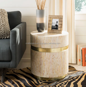 Tabourets en métal de qualité supérieure fabriqués à la main avec une construction robuste et des dessus en marbre luxueux pour servir de mobilier d'intérieur élégant - Product Image 6