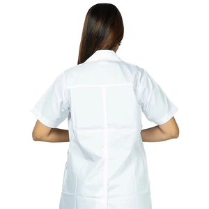 เสื้อกาวน์แพทย์แขนสั้นแบบใหม่สั่งทำพิเศษ OEM ผ้าสเตรช รับทำโลโก้ สี และขนาดตามสั่ง - Product Image 5