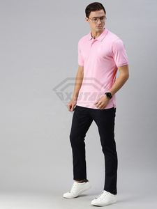 Polo rose pour homme, personnalisable avec logo, manches courtes, en piqué de coton respirant, coupe ajustée, vente en gros, fabricant de vêtements vierges - Product Image 4
