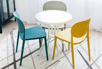 Chaise en plastique moderne pour la maison, les cafés, les restaurants et les applications d'ameublement commercial