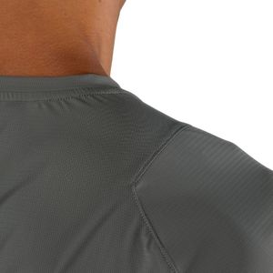 T-shirt de sport gris acier pour homme, tissu respirant haute performance, vêtements de sport pour la course à pied, la gym et la remise en forme - Product Image 4