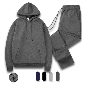 Survêtements de sublimation deux pièces avec logo personnalisé pour l'hiver, survêtement léger en polyester pour la course à pied - Product Image 1