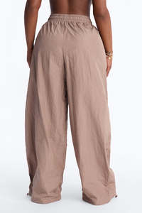 Pantalones de paracaídas anchos de nailon OEM para mujer, con cordón, estilo casual urbano, pantalones para hombre - Product Image 6