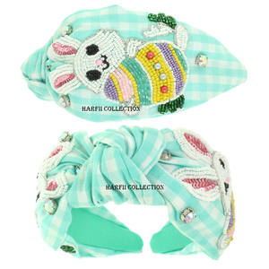 Diadema a cuadros para mujer con nudo y detalle de flor de labial hecho a mano con cuentas, accesorio de tela moderno para el cabello - Product Image 1