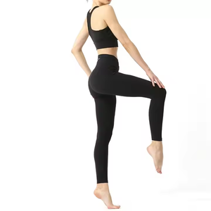 Ensemble de yoga pour femmes avec tissu extensible pour la gym, l'entraînement et les vêtements de sport quotidiens, coupe confortable pour une performance toute la journée - Product Image 1