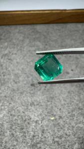 พลอยมรกตธรรมชาติจากแซมเบีย รับรองโดย GIA น้ำหนัก 2.81 กะรัต รูปทรงแปดเหลี่ยม ขนาด 8.30x8.40 มม. พลอยหลวม Jai Narayan Gems สำหรับแหวน จี้ และเครื่องประดับชั้นดี - Product Image 2