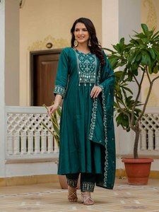 Conjunto de Kurta Anarkali de Seda Color Verde Azulado de Buena Calidad para Mujer, con Diseño Étnico para Festivales, Compromisos y Fiestas - Product Image 3