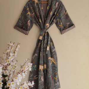 Kimono de Terciopelo Talla Grande con Estampado Verde Selva, Bata de Novia Ecológica Informal para Mujer, Bata de Novia de Algodón y Terciopelo - Product Image 2