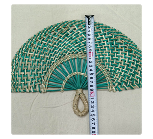 Abanico Plegable de Hoja de Palma Natural, Tejido con Hierba Marina, para Bodas Tropicales y Fiestas - Product Image 6