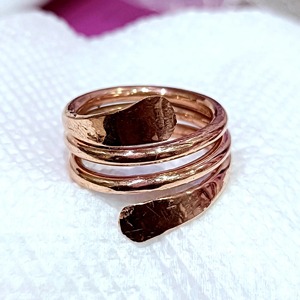 Bague élégante en cuivre pour filles et femmes, au design raffiné, confortable à porter, de qualité supérieure, idéale pour les mariages, les fêtes et comme cadeau. - Product Image 3