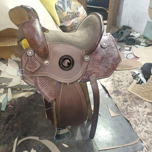 Selles en cuir de vachette véritable de qualité supérieure, style western, avec doublure en polaire et coutures lisses, pour l'équitation, l'entraînement, le travail en ranch et les activités de plein air. - Product Image 4