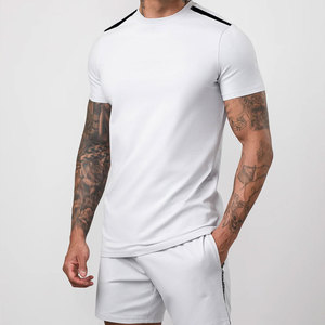 Commande en gros de ensembles deux pièces d'été pour hommes, personnalisables avec logo et couleur, respirants, 100% coton, imprimés sérigraphiés, style streetwear, directement de l'usine - Product Image 4