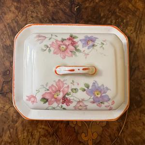 Beurrier vintage à motif floral avec couvercle à poignée, grand plateau de service, glaçure décorée à la main, élégant pour la table - Product Image 2