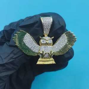 Colgante de Búho Volador Chapado en Oro de 18K con Moissanita y Plata 925, Corte Brillante Redondo, Joyería con Temática Animal Estilo Hip Hop para Unisex - Product Image 3