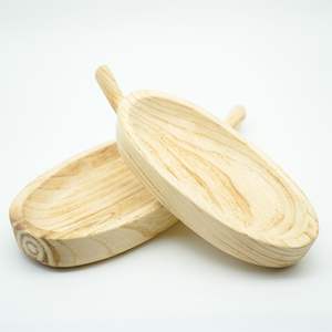 Ensemble artisanal de 2 plateaux de service en bois naturel en forme de feuille avec poignées, esthétique élégante et naturelle - Product Image 2