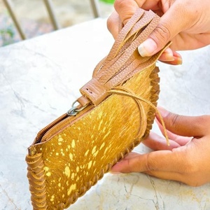 Portefeuille à fermeture éclair en cuir véritable fait main à motif de points, style bohème, unisexe, court, usage quotidien, doublure en polyester de 5 pouces, Rajasthan - Product Image 3