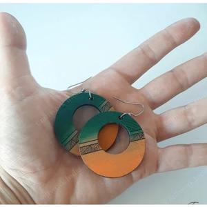 Pendientes de madera ecológicos, verdes y naranjas, únicos, hechos a mano, joyería de moda para mujer, para uso casual y de fiesta, en venta. - Product Image 1