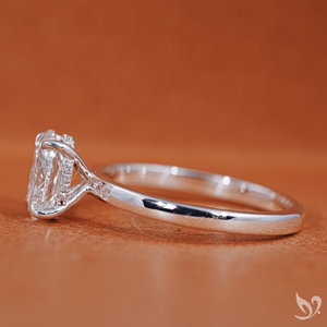 แหวนเพชรทรงรี 1 กะรัต เพาะเลี้ยงในห้องปฏิบัติการ ประดับเพชรรอบวงแบบซ่อน |   แหวนทองคำขาว 10K รับรองโดย IGI - Product Image 3