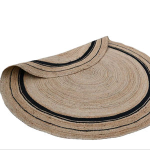 พรมปูพื้นทรงกลมทำจากปอกระเจาธรรมชาติถักทอด้วยมือ พร้อมขอบสีดำลายวงแหวน – พรมปูพื้นรักษ์โลก ขนาดสั่งทำได้ พรมปูพื้นทรงกลมถักจากปอกระเจา - Product Image 1