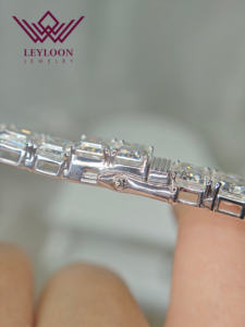 Bracelet tennis en moissanite taille émeraude - Or massif 14 carats plaqué or avec double fermoir de sécurité - Bijoux de fiançailles - Product Image 5