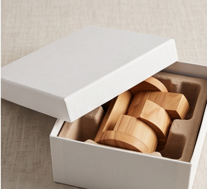 Bol à sel et poivre en bois avec compartiment de rangement à trois niveaux, design durable à commande manuelle pour des dîners élégants - Product Image 6