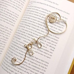 Marcapáginas de Cobre de Lujo con Diseño de Flor, Hecho a Mano, Duradero, de Metal, Elegante Accesorio para Libros, Regalo para Lectores, Estudiantes y Oficina - Product Image 1