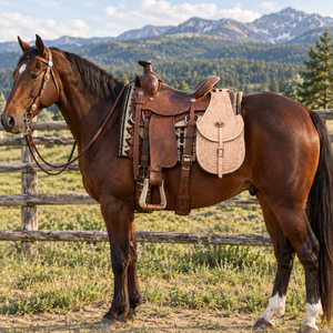 Sacoche de selle robuste en cuir de style western |   Pochette de rangement latérale pour l'équitation avec sangles et boucles sécurisées pour l'équitation en randonnée, le travail à la ferme et les équipements d'équitation - Product Image 4