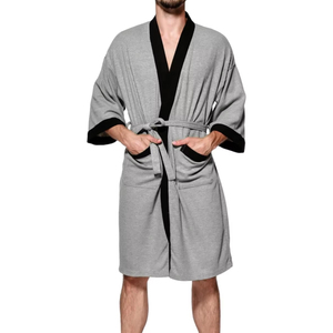 Peignoir en tissu éponge gris pour homme avec bordure noire, manches courtes, robe en coton doux avec poches, vêtement décontracté - Product Image 1