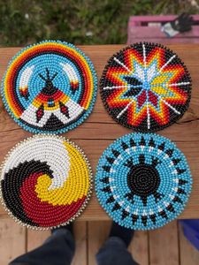 Juego de posavasos de cuentas de vidrio de colores, perfecto para servir bebidas en reuniones y realzar el estilo de presentación de la mesa - Product Image 6