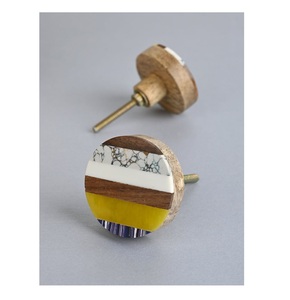 Tiradores y pomos de madera y resina de diseño personalizado para cajones y puertas de cocina, calidad superior en India - Product Image 4