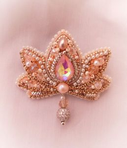 Children's Decorative Embroidery Beaded Brooch Premium Handmade Craftsmanship Elegant Floral Design for Anniversary Occasions - Product Image 3