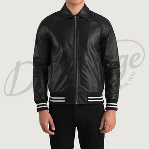 Chaqueta Bomber Varsity de Cuero Negro para Hombre con Mangas de Cuero Blanco Genuino y Puños Acanalados a Rayas, Estilo Clásico de Béisbol - Product Image 3