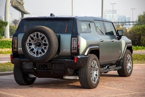 GMC para SUV Eléctrico con Tracción en las Cuatro Ruedas, Motor Doble, Batería de Litio R18, Asientos de Cuero - Product Image 4