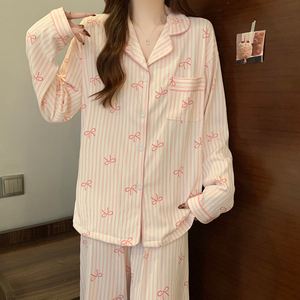 Pijama de Mujer con Estampado de Rayas, Tela de Seda de Leche Arrugada, Diseño Casual con Logotipo Frontal, Nueva Moda de Primavera, Cómodo para Dormir - Product Image 1