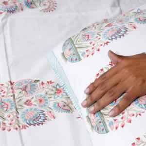 Ensemble de draps pour lit double en coton blanc pur avec 2 taies d'oreiller, motif floral rose pastel bleu, design paisley, style indien traditionnel - Product Image 5