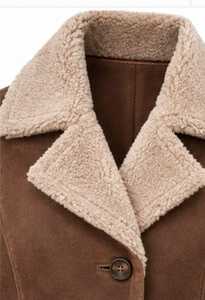Abrigo de mujer marrón de piel sintética con cuello vuelto y cierre de botones, ropa de abrigo para invierno - Product Image 6