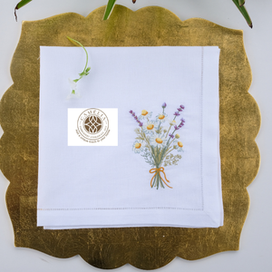 Lino natural con bordado de manzanilla, suave pero duradero, con delicados estampados que aportan una belleza tranquila a mesas y reuniones. - Product Image 1