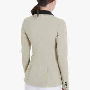Veste d'équitation pour femmes en coton et polyester beige à manches longues, col noir, logo personnalisé pour le saut d'obstacles, fabriquée au Pakistan - Product Image 1