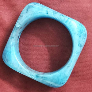 Bracelet élégant en résine fait à la main Bracelet de mode en acrylique Manchette élégante Kada Bijoux de poignet pour femmes et occasions de fête - Product Image 3